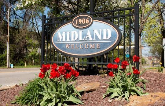 Welcome to Midland Midland 1906 welcome sign with red tulips